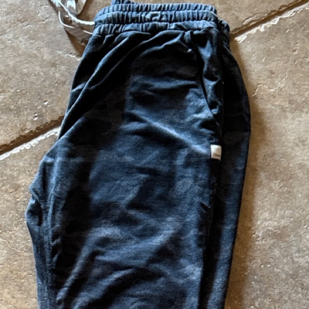 Vuori Kids Bottoms in Dark Blue
